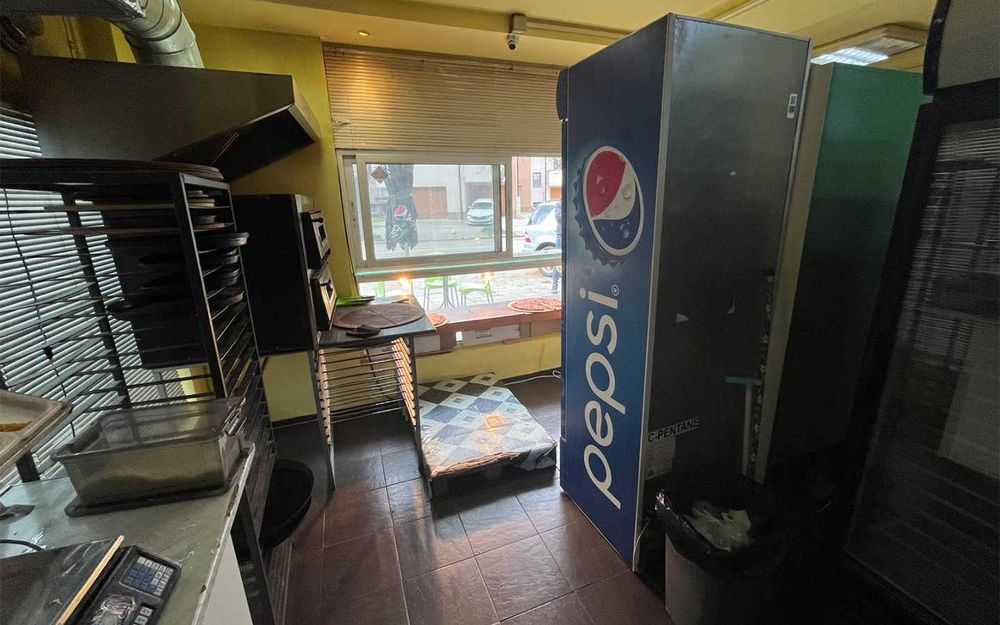 Продава се Магазин в Търговище, Център - 65 кв.м за 2354 €/кв.м - Снимка #2