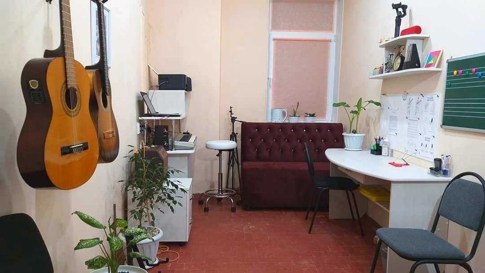 Обучение игре на гитаре, укулеле ...