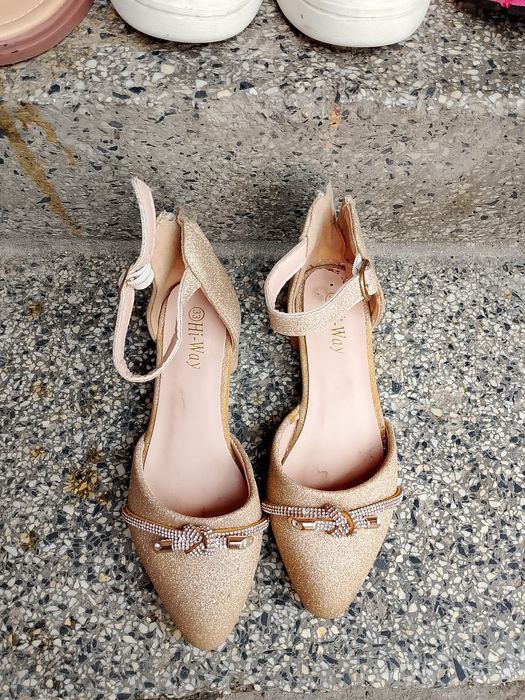 Продавам обувки за момиче различни размери