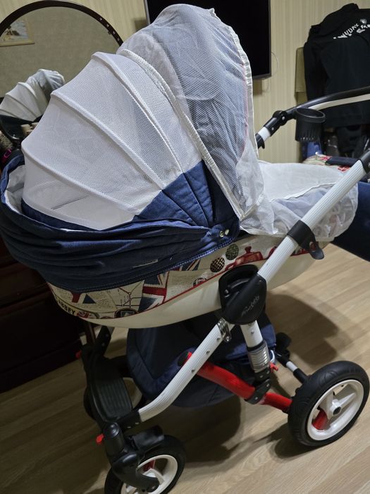 Продам детскую коляску 3 в одном