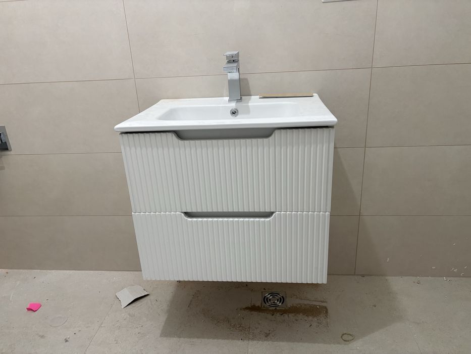 Vand set mobilier baie, lavoar, baterie, oglinda