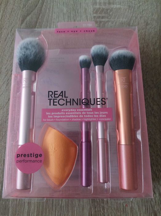 Real Techniques комплект четки за грим