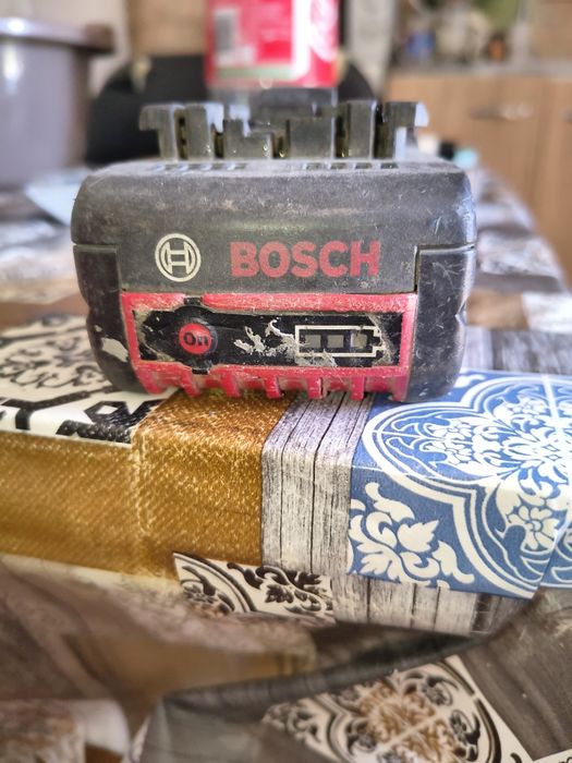 Vând încărcător +2 acumulatori