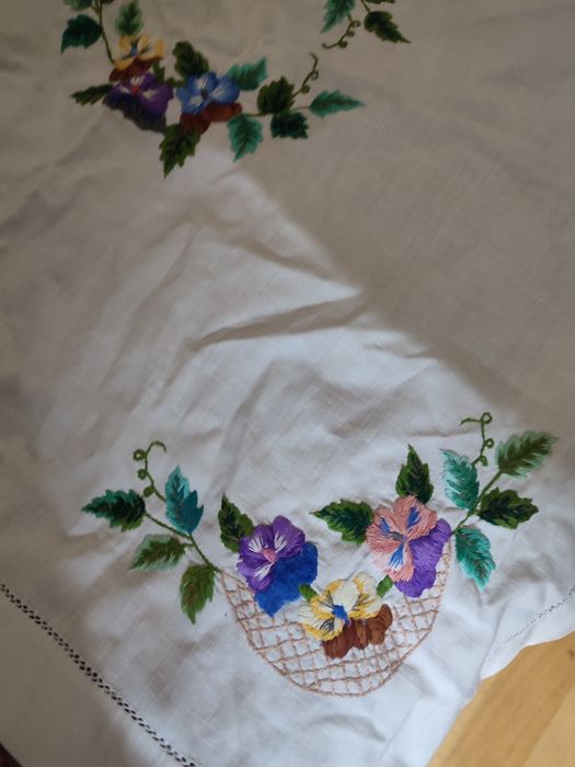 Картины вышетые нитью