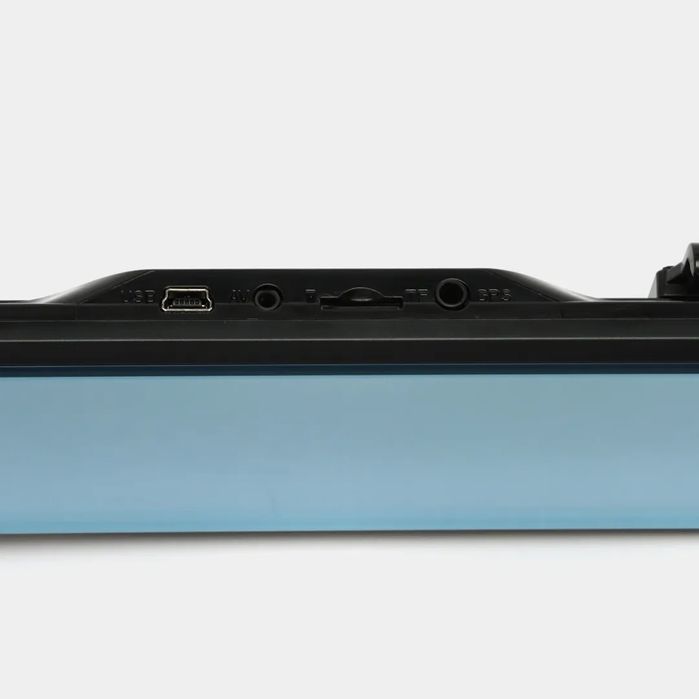 Видеорегистратор с тремя камерами