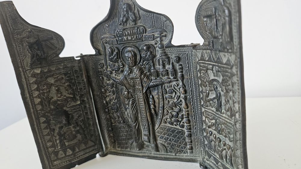 Стара бронзова икона