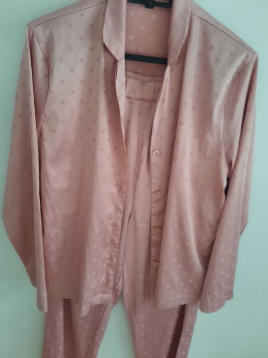 Set pijama roz pudra din satin fin cu inimioare M
