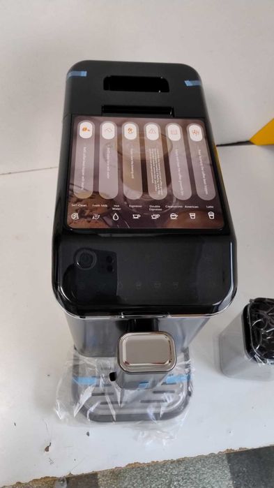 Кафе автомат-машина Heinner 20 бара 1350 W с контейнер за мляко