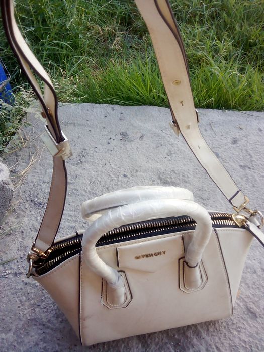 Givenchy сумка ,белый