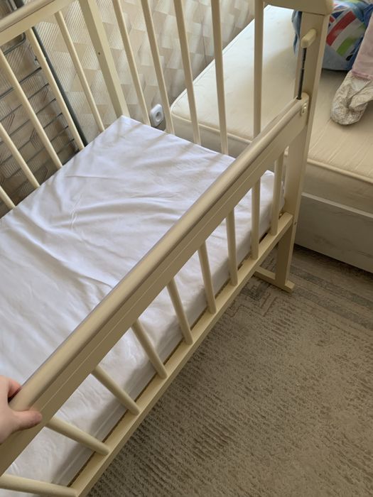 Продам детскую кроватку