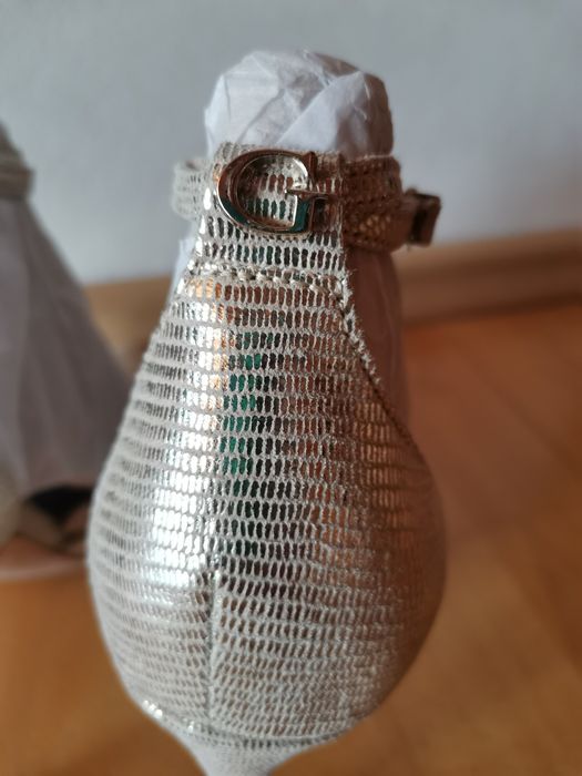 Pantofi damă noi piele naturala Guess 36