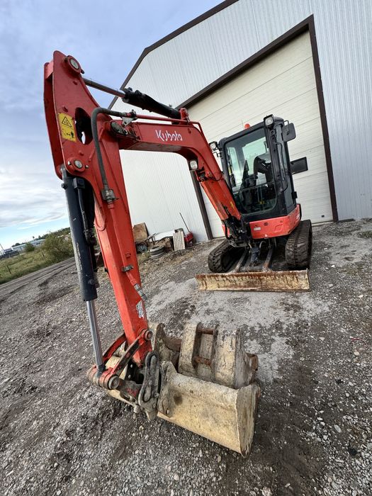 Vand sau inchiriez miniexcavator 3.9 tone si basculanta 7.5 tone