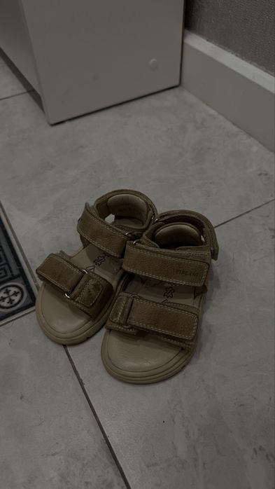 Продам детскую обувь