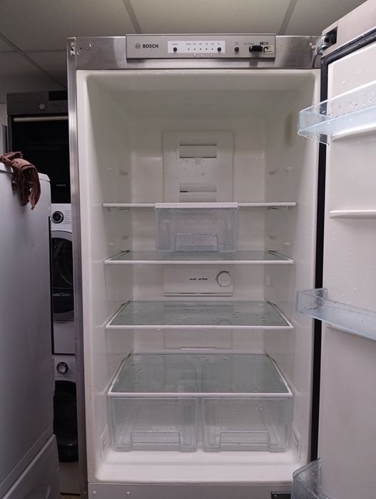 Иноксов комбиниран хладилник с фризер Бош Bosch No Frost с 2 години  ГАРАНЦИЯ!