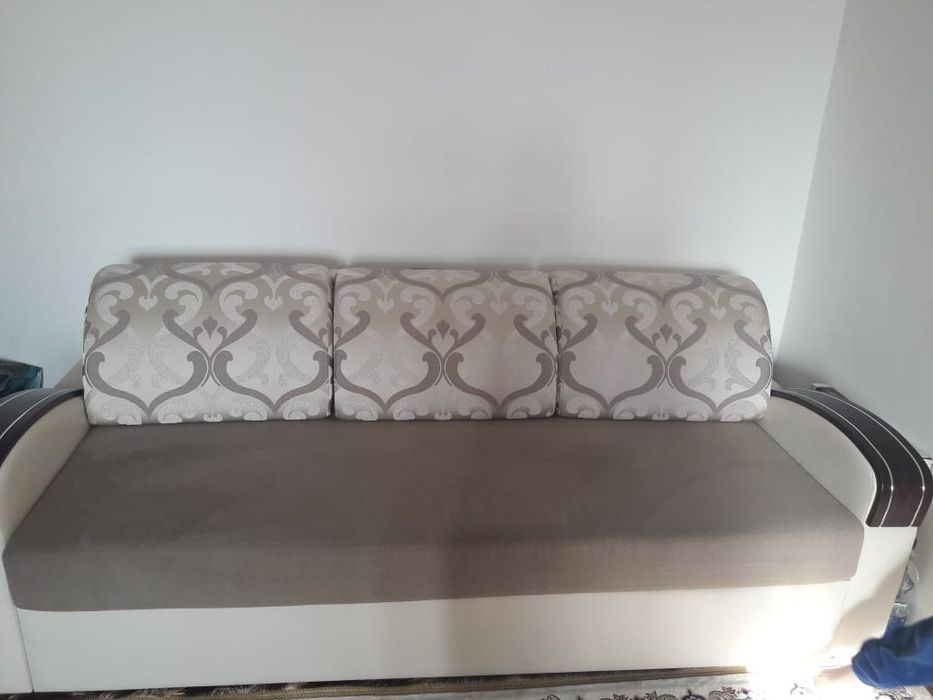 Продаётся срочно диван в идеальном состоянии