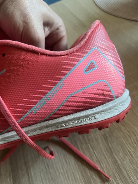 Adidasi Nike de fotbal !!!Teren sintetic !!! Marime  43 !!!