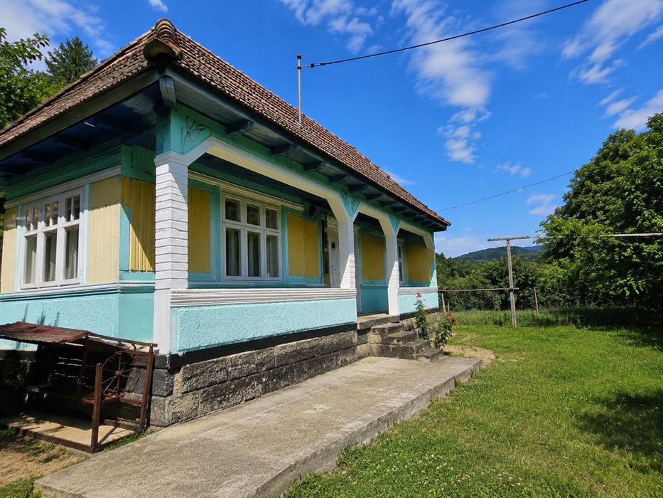 Casă de vânzare cu teren 1.640 mp – Sat Ferastrău, Comuna Oituz, jud. Bacău