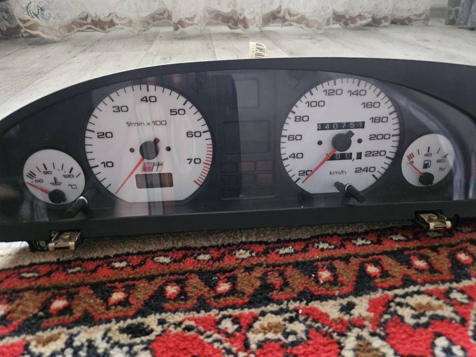 Продам приборную панель ауди 100 с4