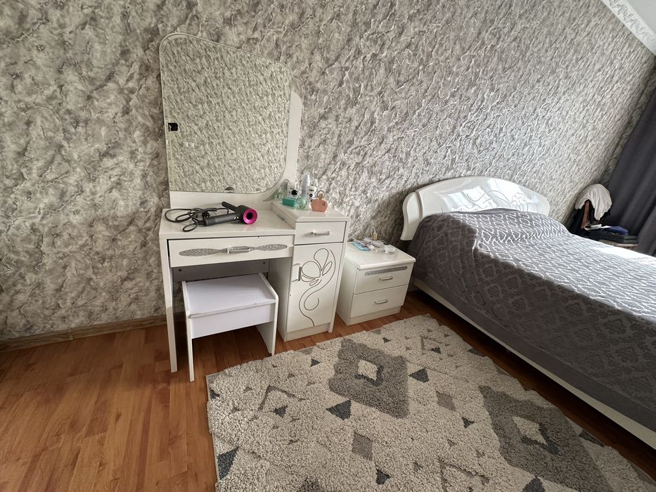 Продам итальянский гарнитур