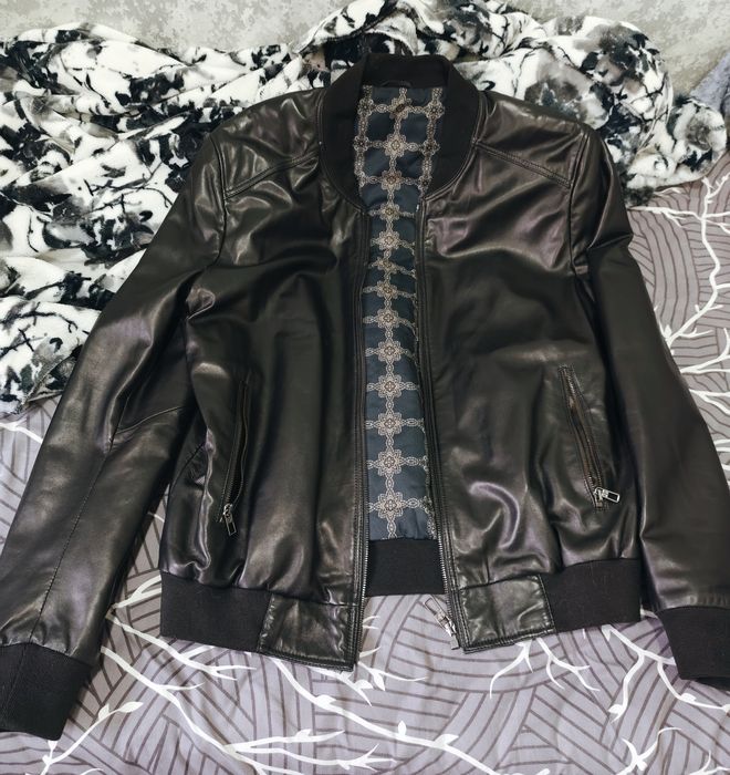 Кожаная куртка мягкая удобная фирменная  покупал за 300уе