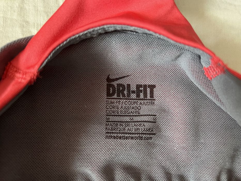 Maieu fitness cu bustiera Nike Dri-Fit M