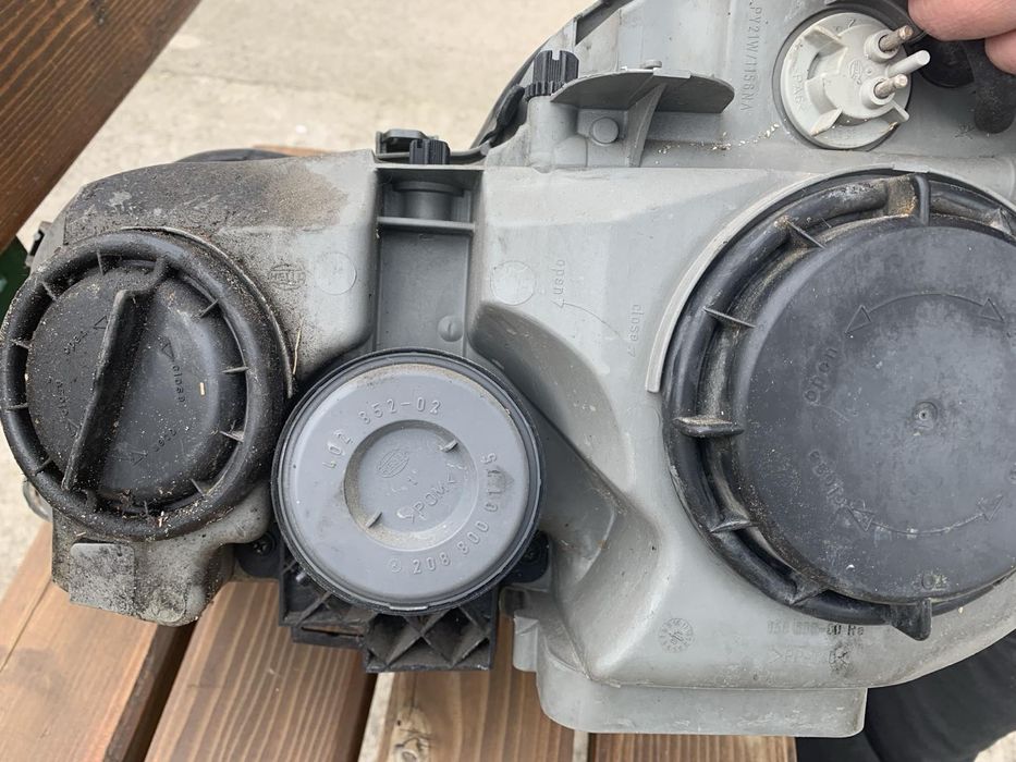 Фар за Мерцедес Е