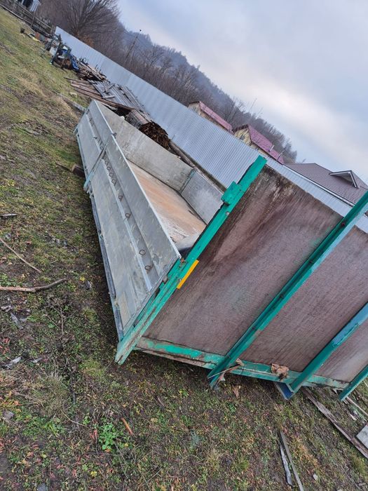 Caroserie metalică !