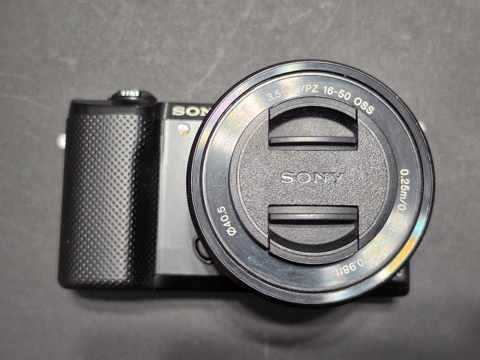 Aparat foto digital mirrorless Sony Alpha 5000 a5000 cu obiectiv E 16-50 OSS