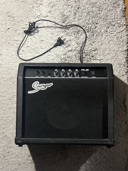 Электрогитара и комбоусилитель Smiger