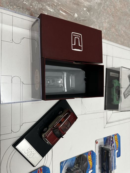 Продажа машинки 1:64