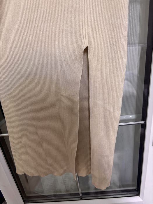 Светло бежевое платье