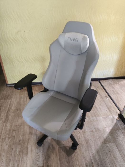 Продаю игровое кресло