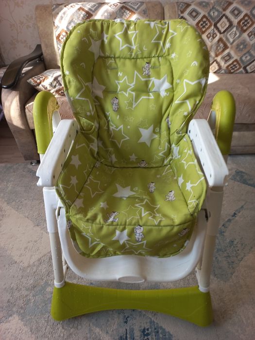 Продам детский столик на колёсиках