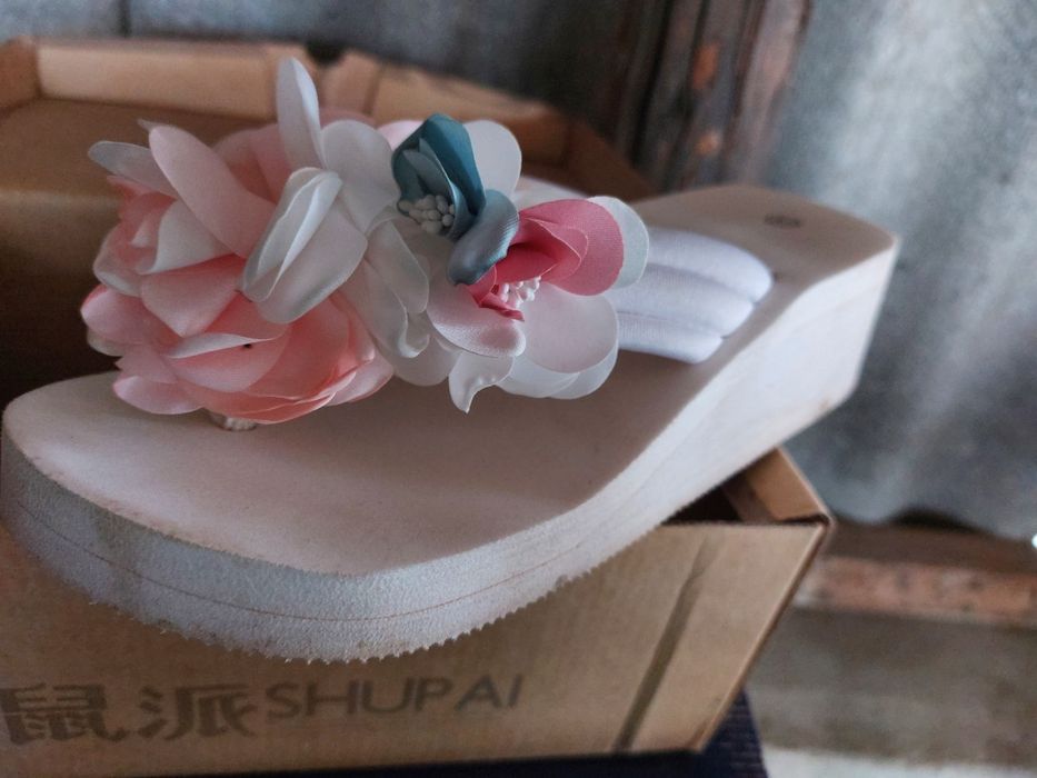 Slapi de vara cu floricele