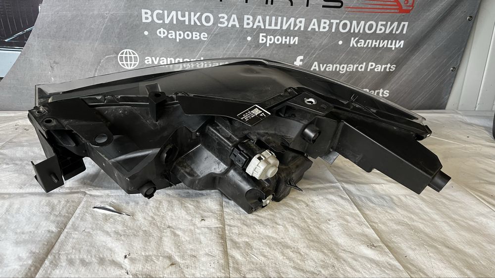 3 броя десен и 1 брой ляв фар Mazda CX-5 2017-