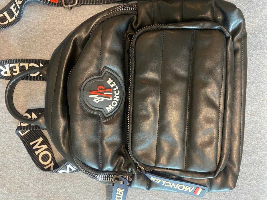 Rucsac negru deosebit