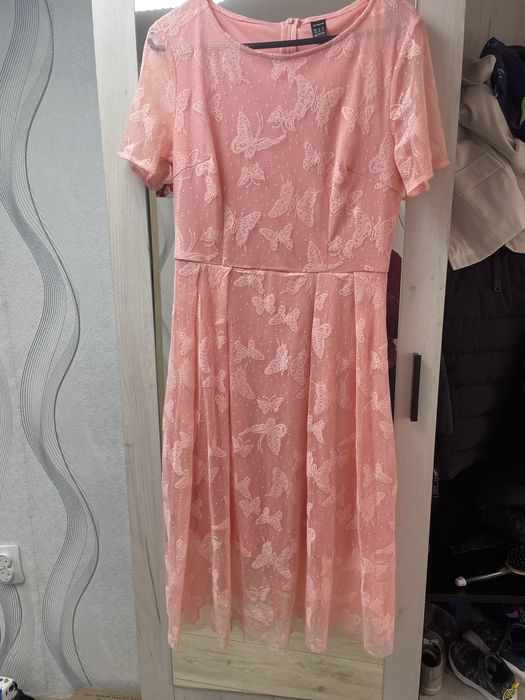 Рокля на пеперуди розова