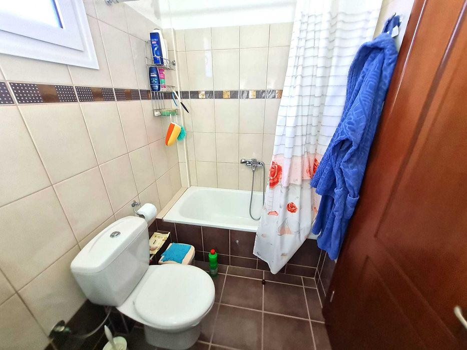 Продава 3 ет. къща с площ 165 м2 и двор 280 м2 в Аспровалта, Гърция