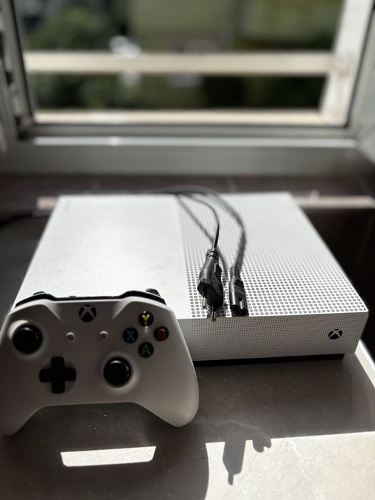 Xbox one S in stare excelenta , pret 435 lei !
