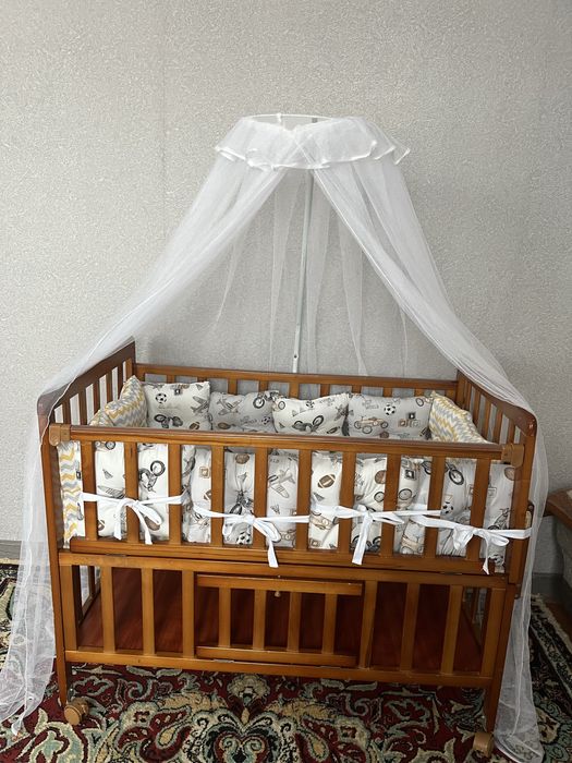 Продам деревянную манеж