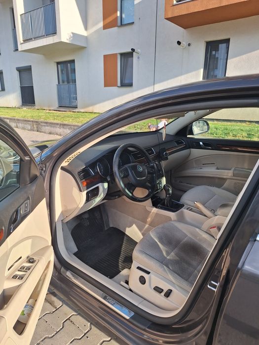 SKODA Superb 2010 — imagine 5