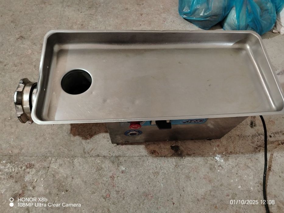 Мясорубка продаётся Go'sht maydalagich sotiladi