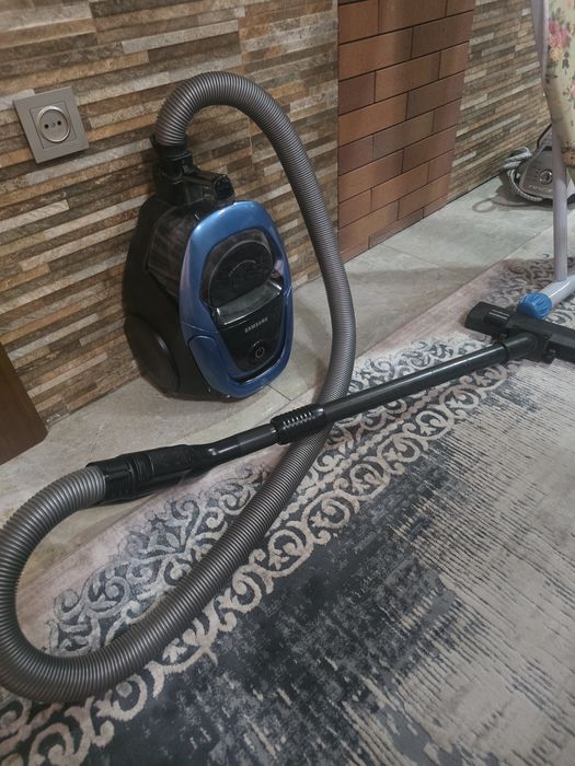 Пылесос б/у хорошего качества
