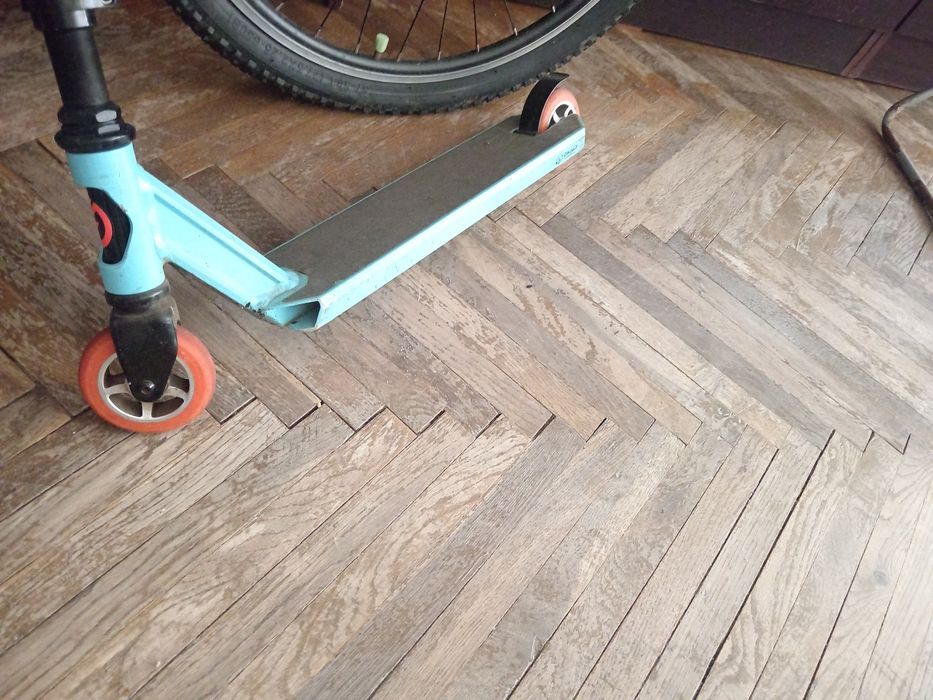 Vând trotineta scut