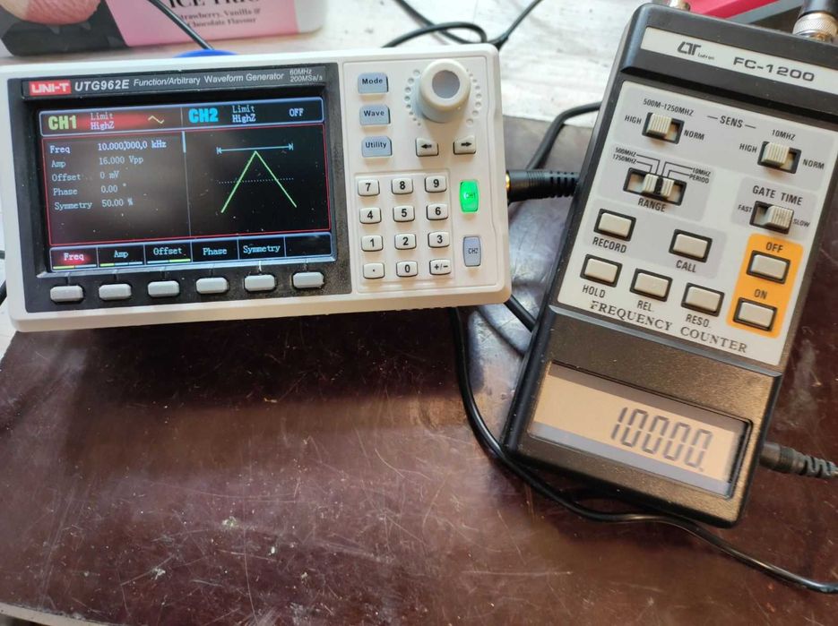 Продава се портативен честотомер за ремонт на мобилни телефони и др.