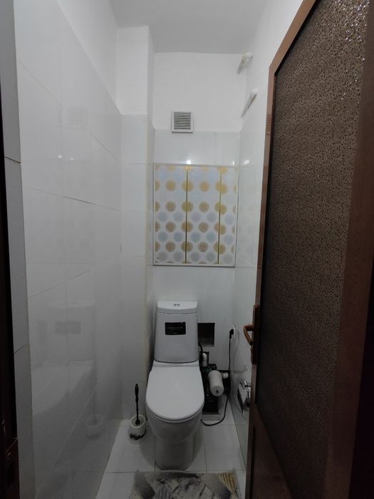 Продается квартира 6мкр 3 комнаты 2й этаж