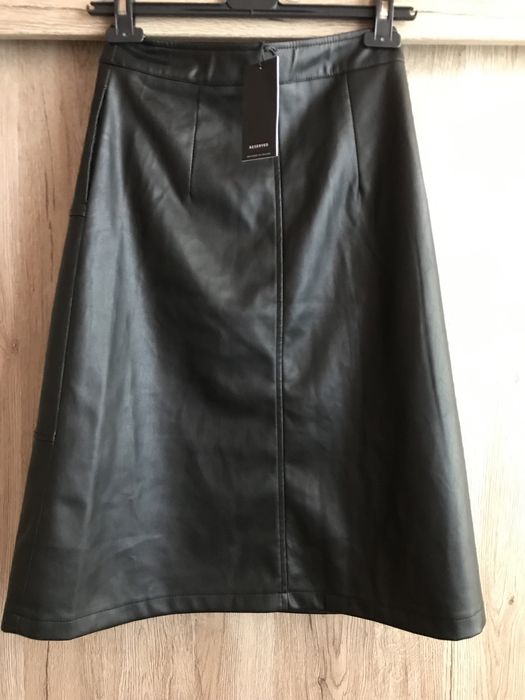 RESERVED Нова кожена пола - размер 34 / S