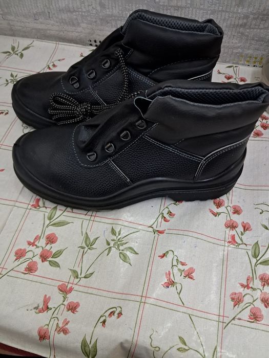 Продам  мужские ботинки,новые 43р