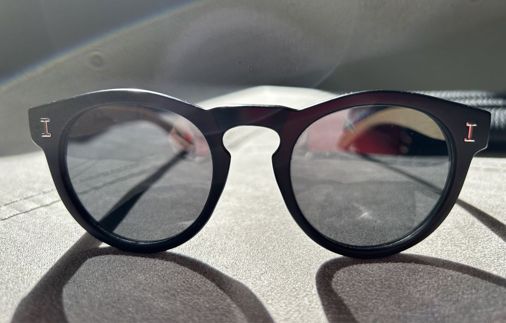 Слънчеви очила с дървена рамка