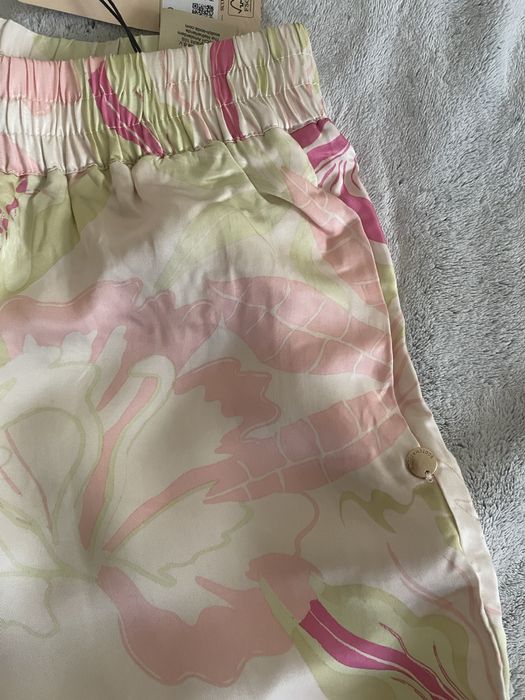 Дълъг панталон ,с прекрасна разцветка